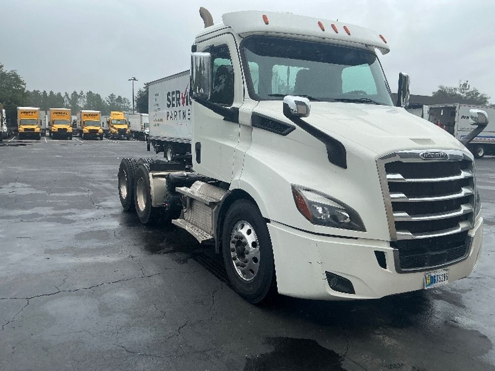 Day Cab Tractor-Heavy Duty Tractors-Freightliner-2019-T11664ST-Pensacola-FL-613,538\n\t\tmiles-$ 29,500 - Image 1