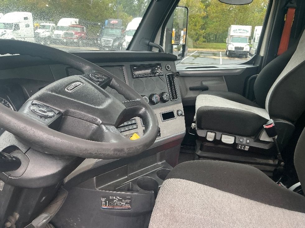 Day Cab Tractor-Heavy Duty Tractors-Freightliner-2019-T11664ST-Pensacola-FL-613,538\n\t\tmiles-$ 29,500 - Image 10