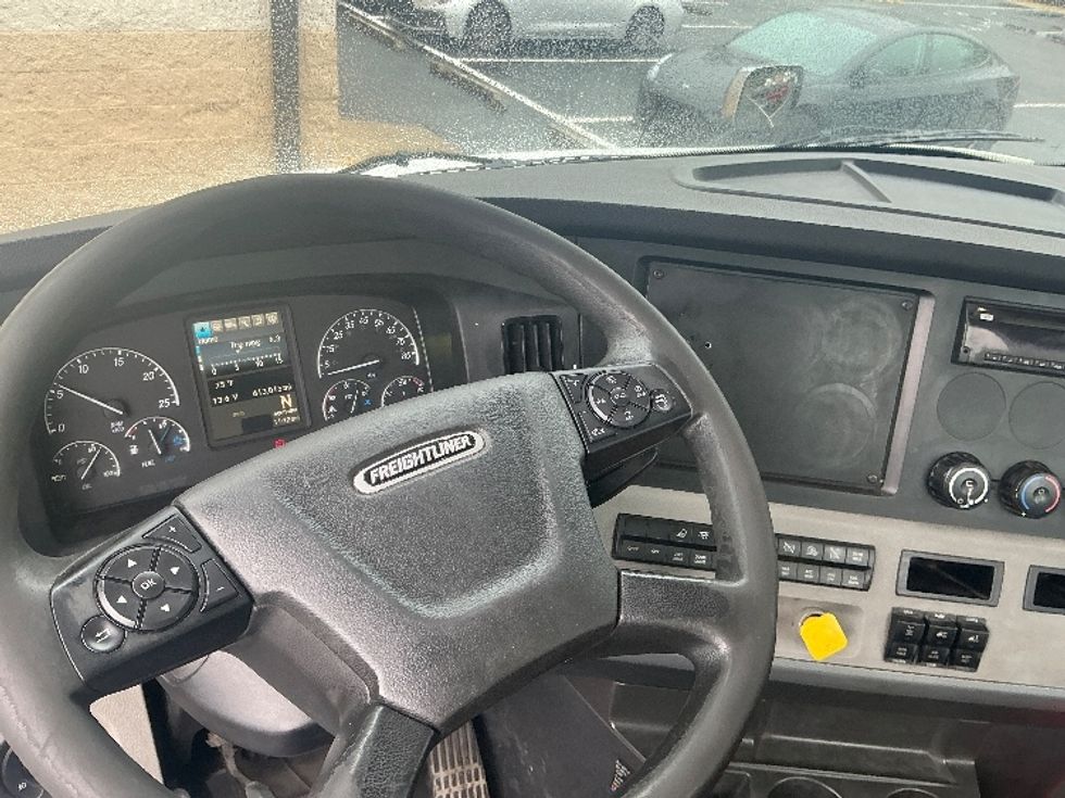 Day Cab Tractor-Heavy Duty Tractors-Freightliner-2019-T11664ST-Pensacola-FL-613,538\n\t\tmiles-$ 29,500 - Image 11