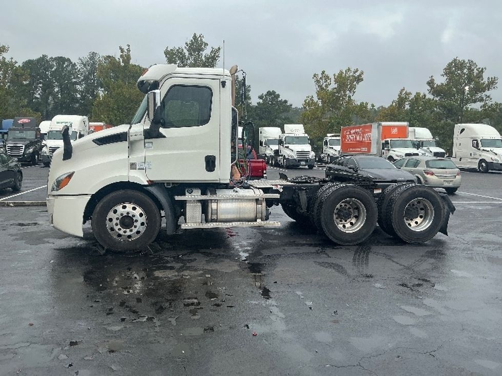 Day Cab Tractor-Heavy Duty Tractors-Freightliner-2019-T11664ST-Pensacola-FL-613,538\n\t\tmiles-$ 29,500 - Image 4