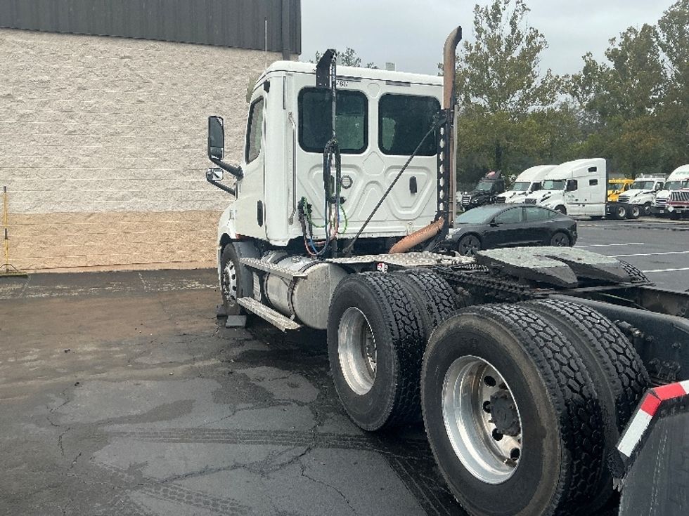 Day Cab Tractor-Heavy Duty Tractors-Freightliner-2019-T11664ST-Pensacola-FL-613,538\n\t\tmiles-$ 29,500 - Image 5
