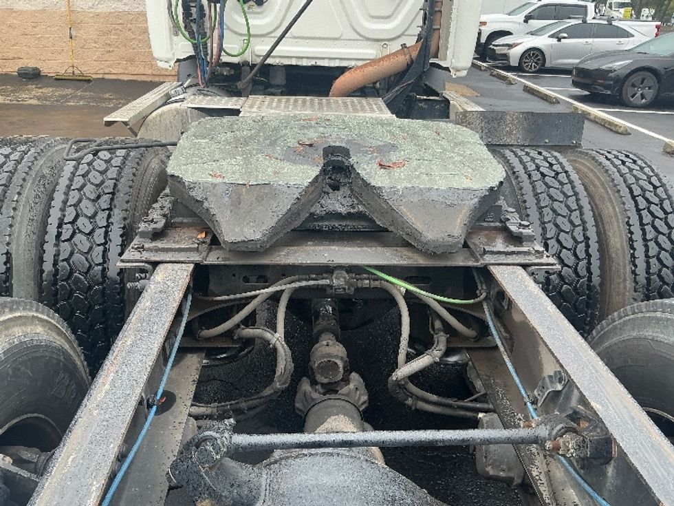 Day Cab Tractor-Heavy Duty Tractors-Freightliner-2019-T11664ST-Pensacola-FL-613,538\n\t\tmiles-$ 29,500 - Image 6