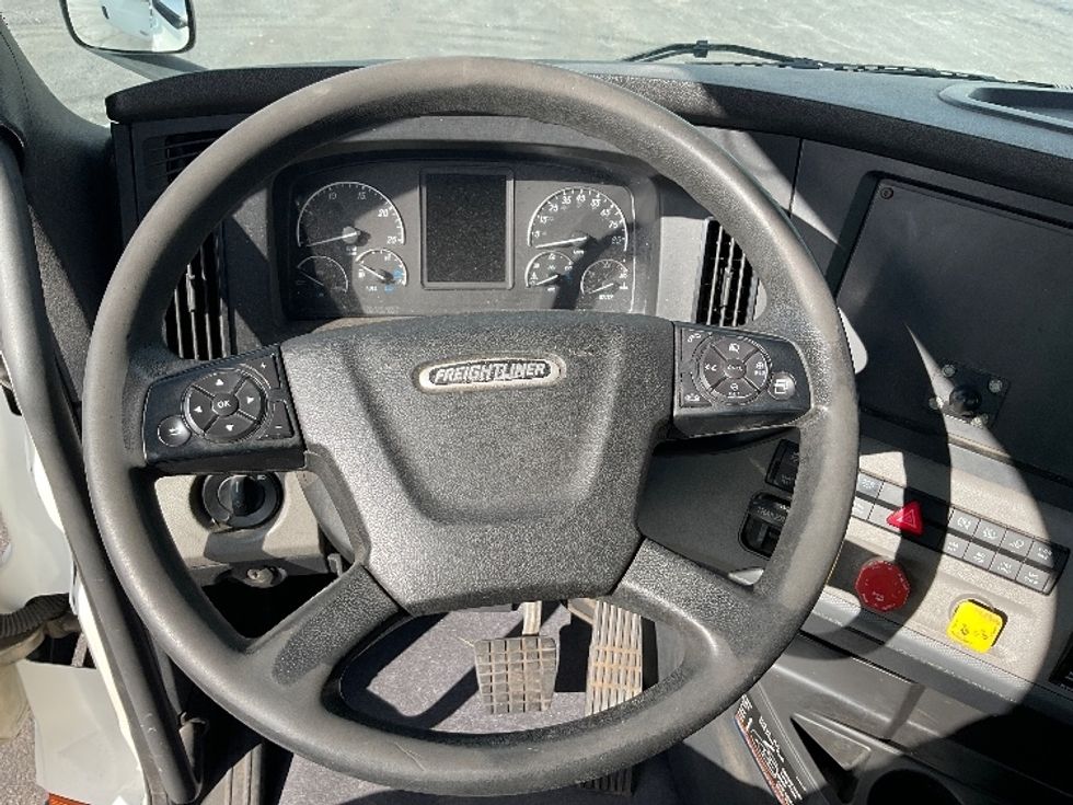 Day Cab Tractor-Heavy Duty Tractors-Freightliner-2019-T11664ST-Perrysburg-OH-373,994\n\t\tmiles-$ 46,750 - Image 11