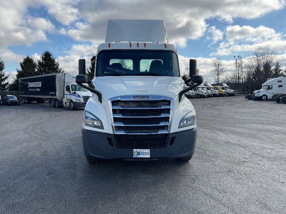 Day Cab Tractor-Heavy Duty Tractors-Freightliner-2019-T11664ST-Perrysburg-OH-373,994\n\t\tmiles-$ 46,750 - Image 2