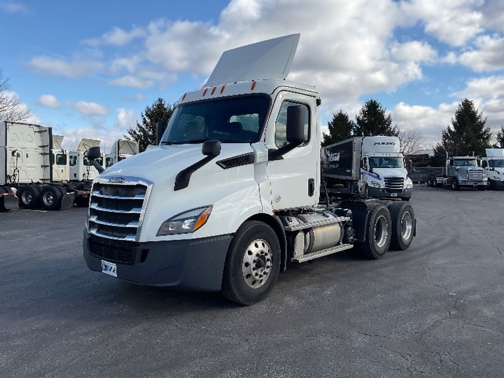 Day Cab Tractor-Heavy Duty Tractors-Freightliner-2019-T11664ST-Perrysburg-OH-373,994\n\t\tmiles-$ 46,750 - Image 3