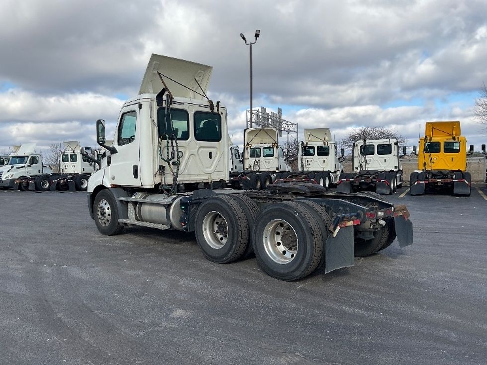 Day Cab Tractor-Heavy Duty Tractors-Freightliner-2019-T11664ST-Perrysburg-OH-373,994\n\t\tmiles-$ 46,750 - Image 5