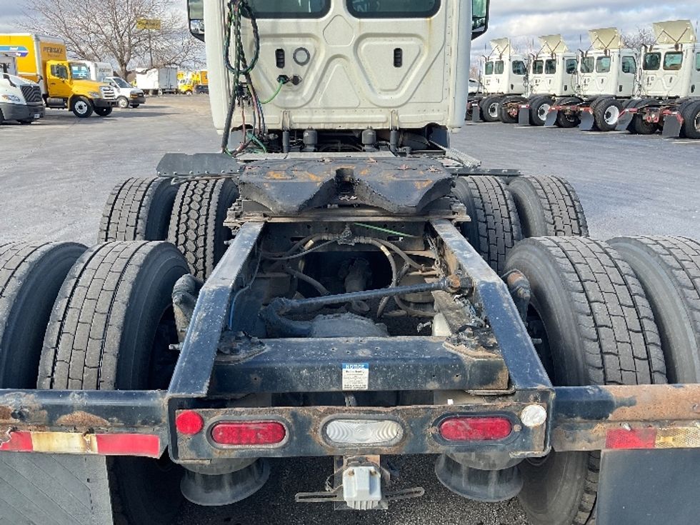 Day Cab Tractor-Heavy Duty Tractors-Freightliner-2019-T11664ST-Perrysburg-OH-373,994\n\t\tmiles-$ 46,750 - Image 6