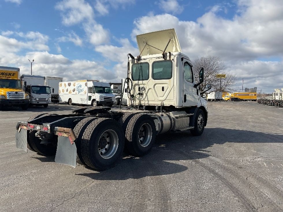 Day Cab Tractor-Heavy Duty Tractors-Freightliner-2019-T11664ST-Perrysburg-OH-373,994\n\t\tmiles-$ 46,750 - Image 7