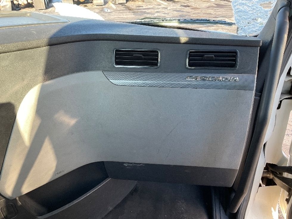 Day Cab Tractor-Heavy Duty Tractors-Freightliner-2019-T11664ST-Perrysburg-OH-377,572\n\t\tmiles-$ 50,500 - Image 13