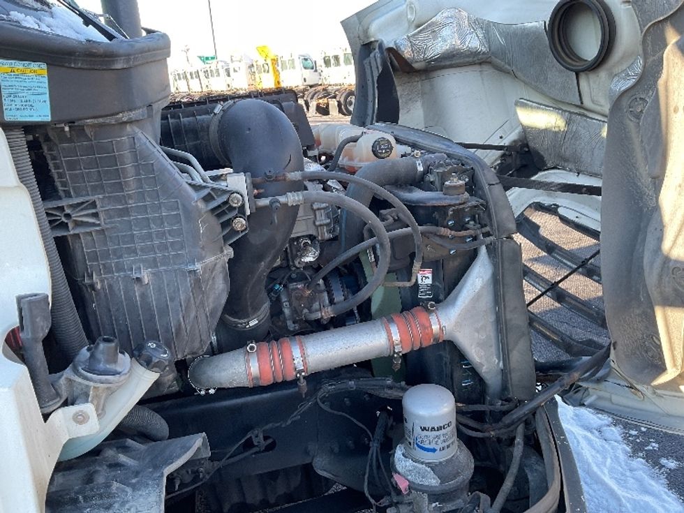 Day Cab Tractor-Heavy Duty Tractors-Freightliner-2019-T11664ST-Perrysburg-OH-377,572\n\t\tmiles-$ 50,500 - Image 15