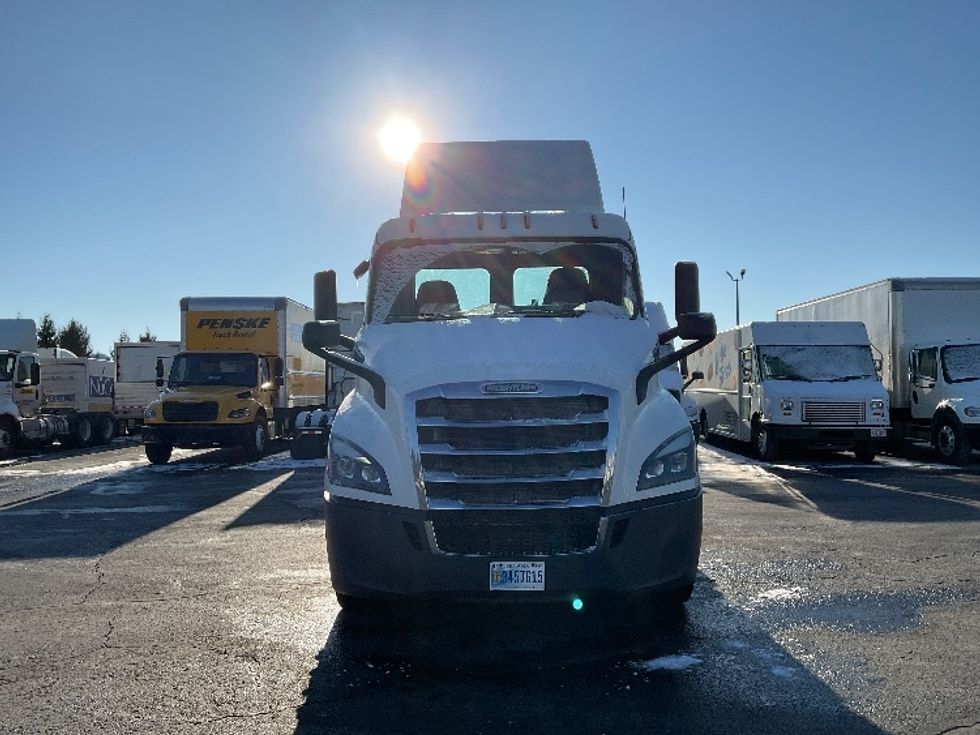 Day Cab Tractor-Heavy Duty Tractors-Freightliner-2019-T11664ST-Perrysburg-OH-377,572\n\t\tmiles-$ 50,500 - Image 2