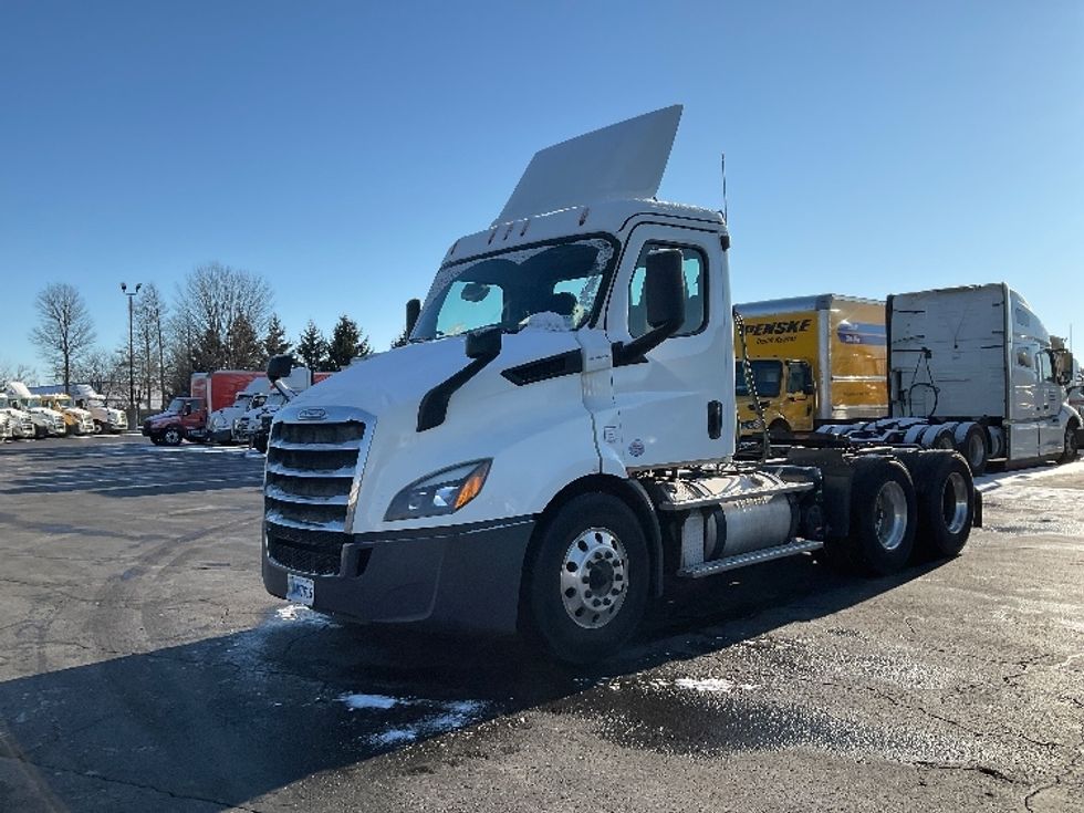 Day Cab Tractor-Heavy Duty Tractors-Freightliner-2019-T11664ST-Perrysburg-OH-377,572\n\t\tmiles-$ 50,500 - Image 3
