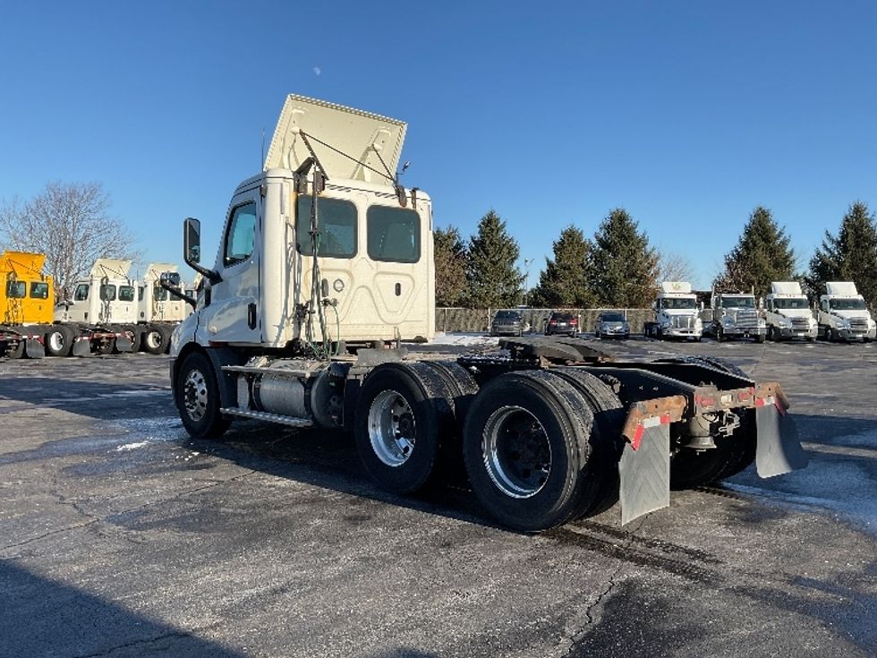 Day Cab Tractor-Heavy Duty Tractors-Freightliner-2019-T11664ST-Perrysburg-OH-377,572\n\t\tmiles-$ 50,500 - Image 5