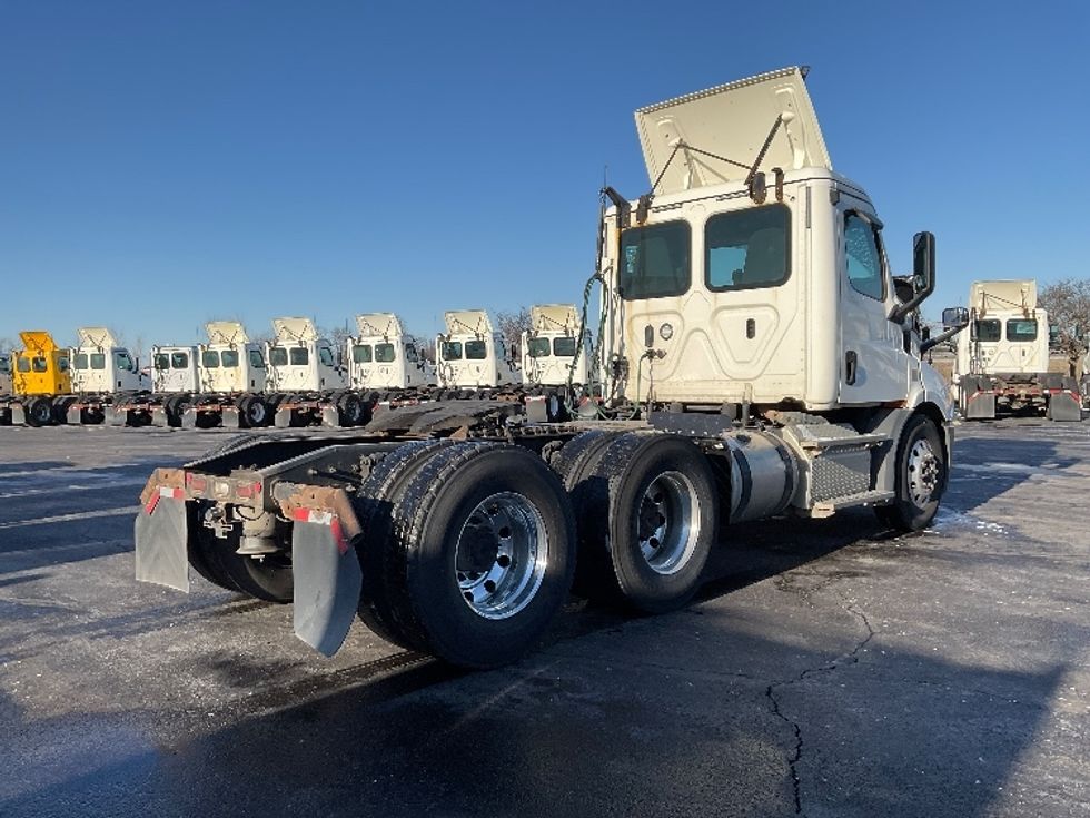 Day Cab Tractor-Heavy Duty Tractors-Freightliner-2019-T11664ST-Perrysburg-OH-377,572\n\t\tmiles-$ 50,500 - Image 7