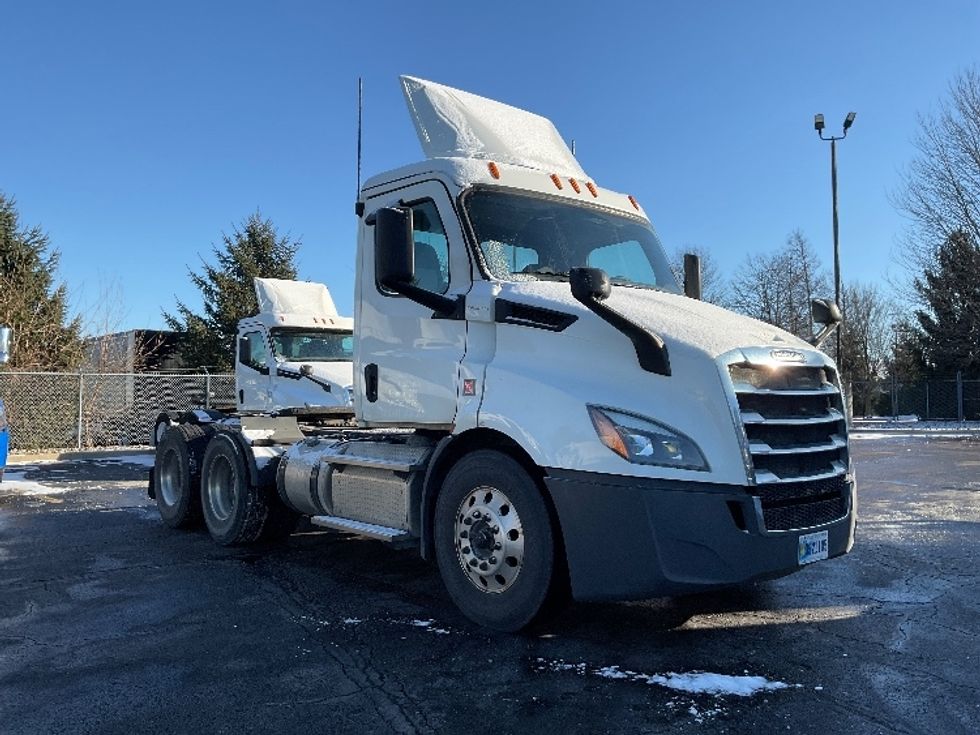 Day Cab Tractor-Heavy Duty Tractors-Freightliner-2019-T11664ST-Perrysburg-OH-386,409\n\t\tmiles-$ 50,000 - Image 1