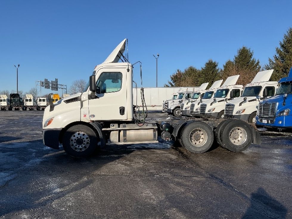 Day Cab Tractor-Heavy Duty Tractors-Freightliner-2019-T11664ST-Perrysburg-OH-386,409\n\t\tmiles-$ 50,000 - Image 4