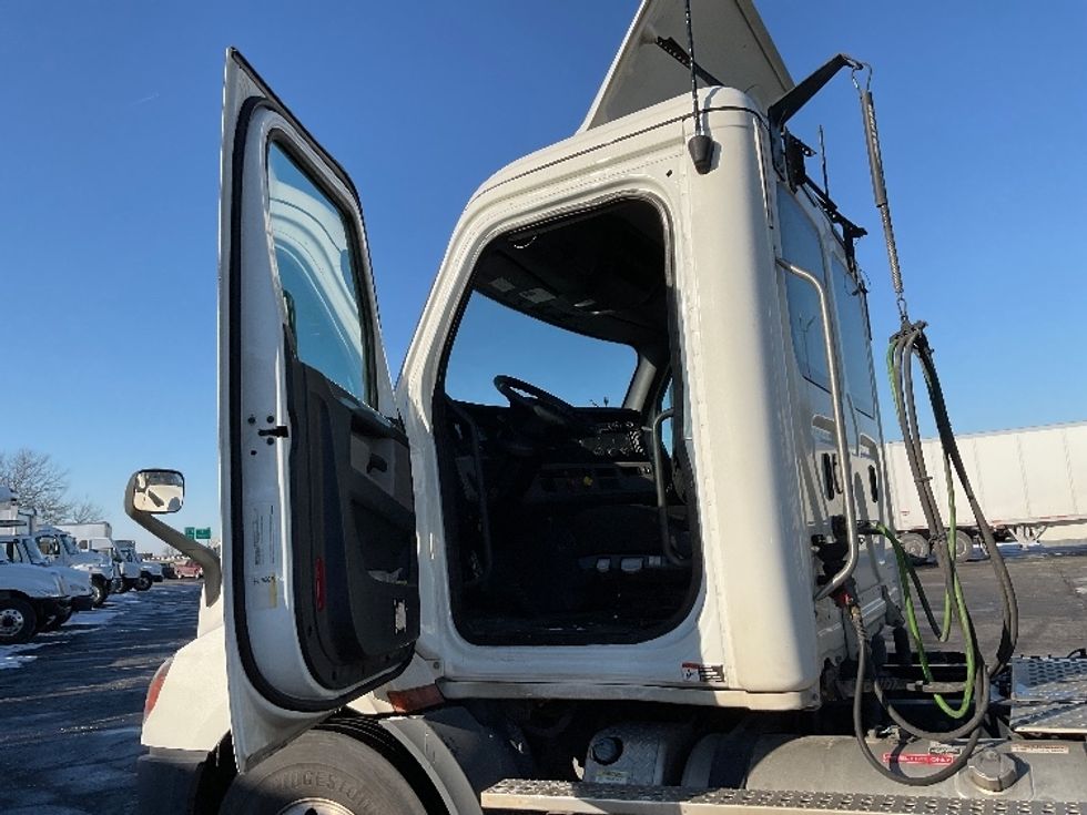 Day Cab Tractor-Heavy Duty Tractors-Freightliner-2019-T11664ST-Perrysburg-OH-386,409\n\t\tmiles-$ 50,000 - Image 9