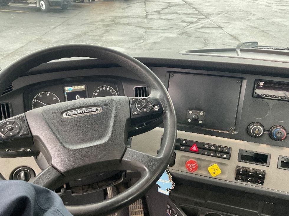 Day Cab Tractor-Heavy Duty Tractors-Freightliner-2019-T11664ST-Perrysburg-OH-402,727\n\t\tmiles-$ 49,000 - Image 11