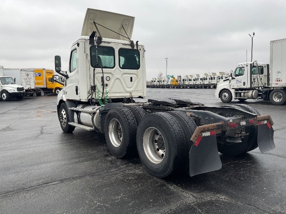 Day Cab Tractor-Heavy Duty Tractors-Freightliner-2019-T11664ST-Perrysburg-OH-402,727\n\t\tmiles-$ 49,000 - Image 5