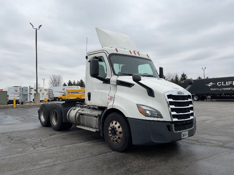 Day Cab Tractor-Heavy Duty Tractors-Freightliner-2019-T11664ST-Perrysburg-OH-409,015\n\t\tmiles-$ 48,500 - Image 1