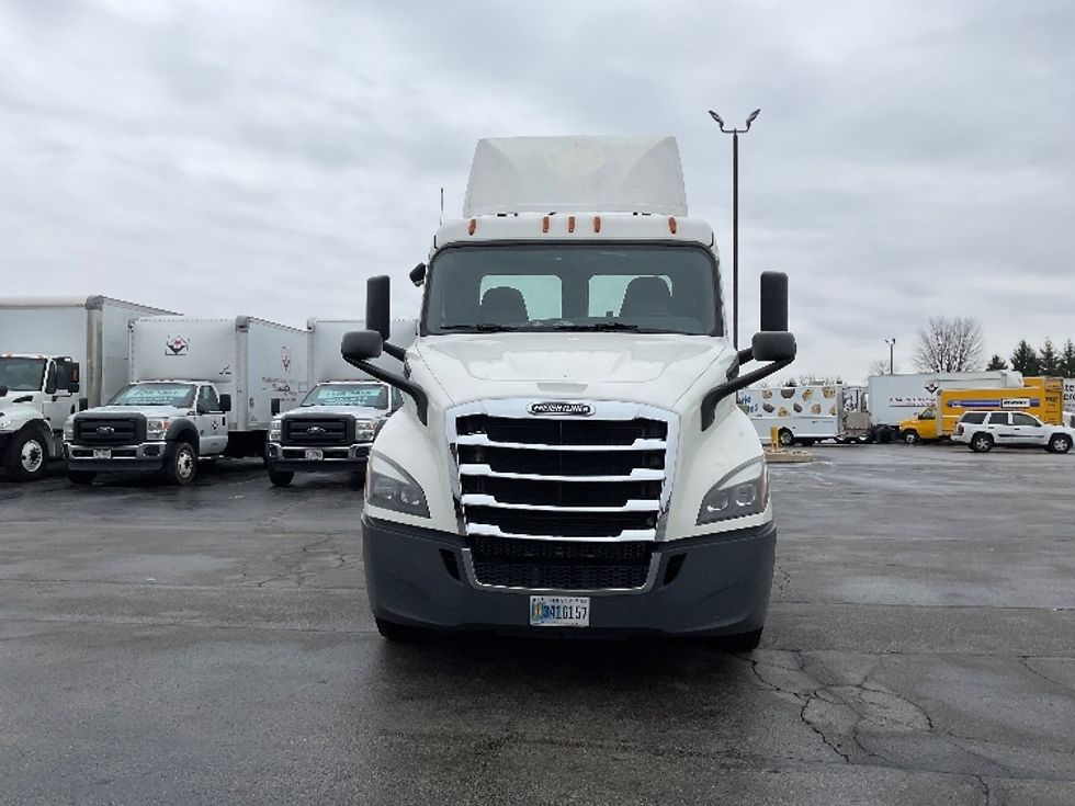 Day Cab Tractor-Heavy Duty Tractors-Freightliner-2019-T11664ST-Perrysburg-OH-409,015\n\t\tmiles-$ 48,500 - Image 2