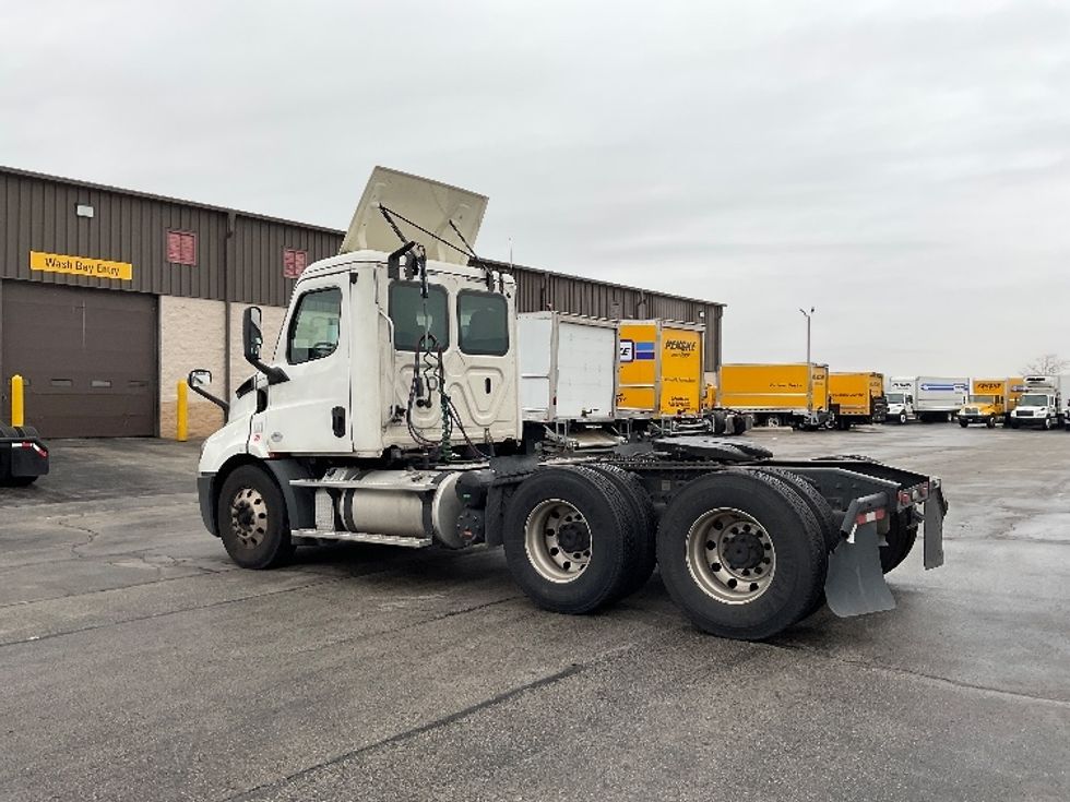 Day Cab Tractor-Heavy Duty Tractors-Freightliner-2019-T11664ST-Perrysburg-OH-409,015\n\t\tmiles-$ 48,500 - Image 5