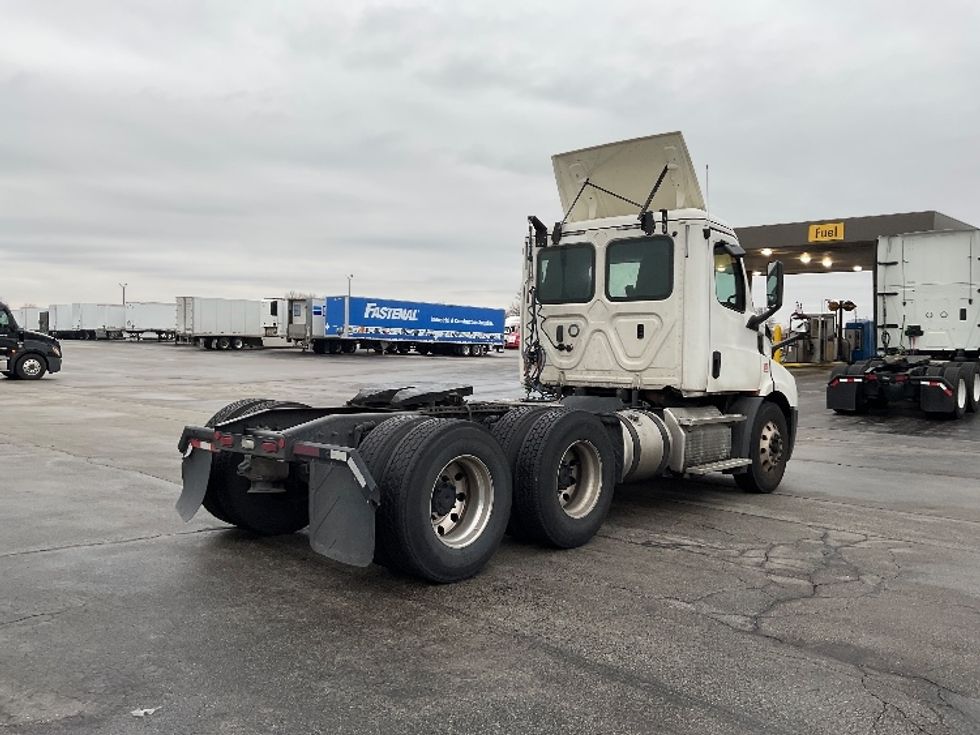 Day Cab Tractor-Heavy Duty Tractors-Freightliner-2019-T11664ST-Perrysburg-OH-409,015\n\t\tmiles-$ 48,500 - Image 7