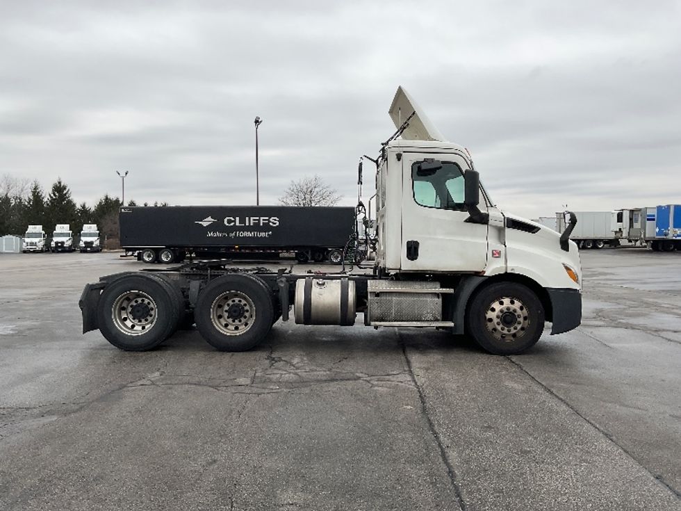 Day Cab Tractor-Heavy Duty Tractors-Freightliner-2019-T11664ST-Perrysburg-OH-409,015\n\t\tmiles-$ 48,500 - Image 8