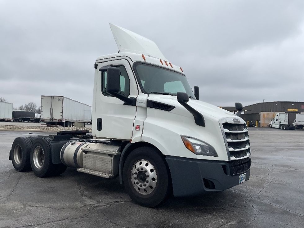 Day Cab Tractor-Heavy Duty Tractors-Freightliner-2019-T11664ST-Perrysburg-OH-410,420\n\t\tmiles-$ 48,500 - Image 1