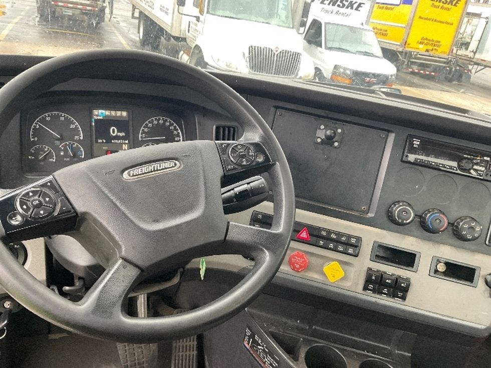 Day Cab Tractor-Heavy Duty Tractors-Freightliner-2019-T11664ST-Perrysburg-OH-410,420\n\t\tmiles-$ 48,500 - Image 11