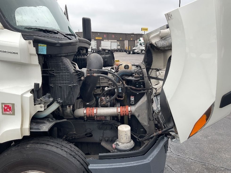 Day Cab Tractor-Heavy Duty Tractors-Freightliner-2019-T11664ST-Perrysburg-OH-410,420\n\t\tmiles-$ 48,500 - Image 15