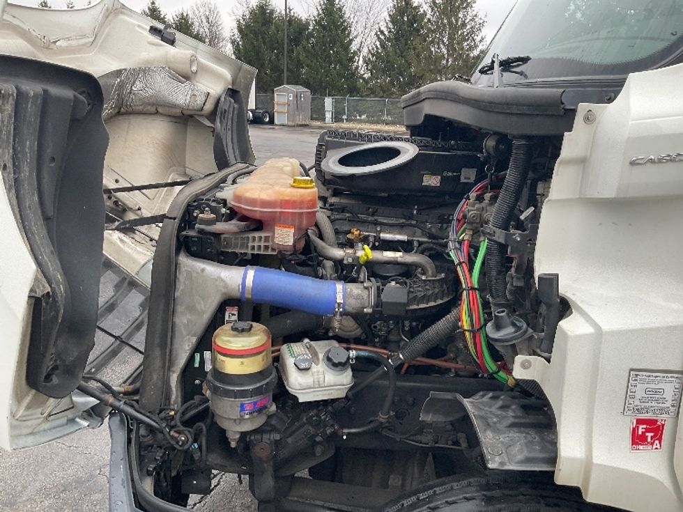 Day Cab Tractor-Heavy Duty Tractors-Freightliner-2019-T11664ST-Perrysburg-OH-410,420\n\t\tmiles-$ 48,500 - Image 16