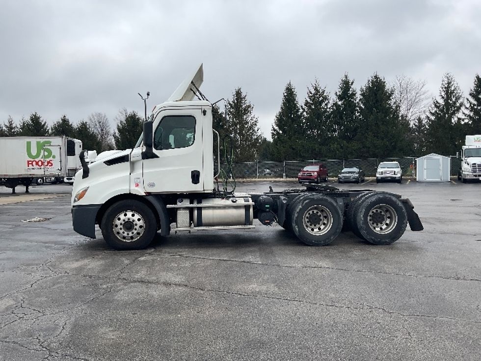 Day Cab Tractor-Heavy Duty Tractors-Freightliner-2019-T11664ST-Perrysburg-OH-410,420\n\t\tmiles-$ 48,500 - Image 4