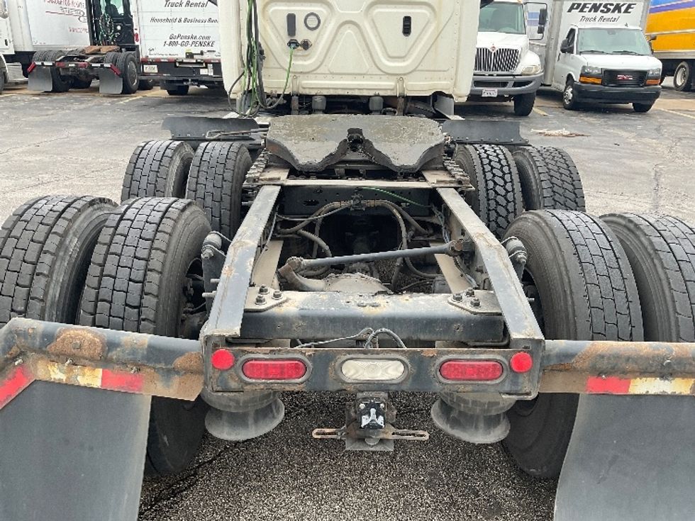 Day Cab Tractor-Heavy Duty Tractors-Freightliner-2019-T11664ST-Perrysburg-OH-410,420\n\t\tmiles-$ 48,500 - Image 6