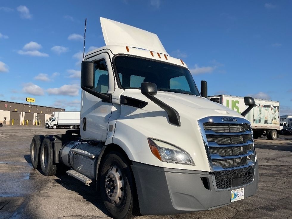 Day Cab Tractor-Heavy Duty Tractors-Freightliner-2019-T11664ST-Perrysburg-OH-415,912\n\t\tmiles-$ 45,000 - Image 1