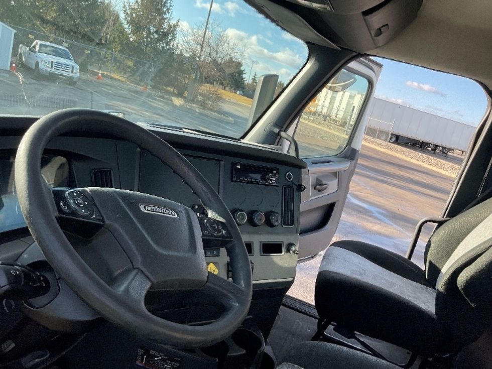 Day Cab Tractor-Heavy Duty Tractors-Freightliner-2019-T11664ST-Perrysburg-OH-415,912\n\t\tmiles-$ 45,000 - Image 10