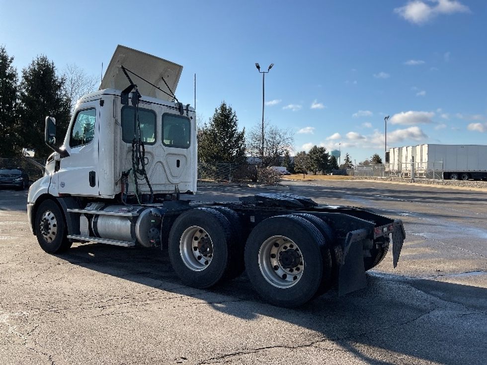Day Cab Tractor-Heavy Duty Tractors-Freightliner-2019-T11664ST-Perrysburg-OH-415,912\n\t\tmiles-$ 45,000 - Image 5