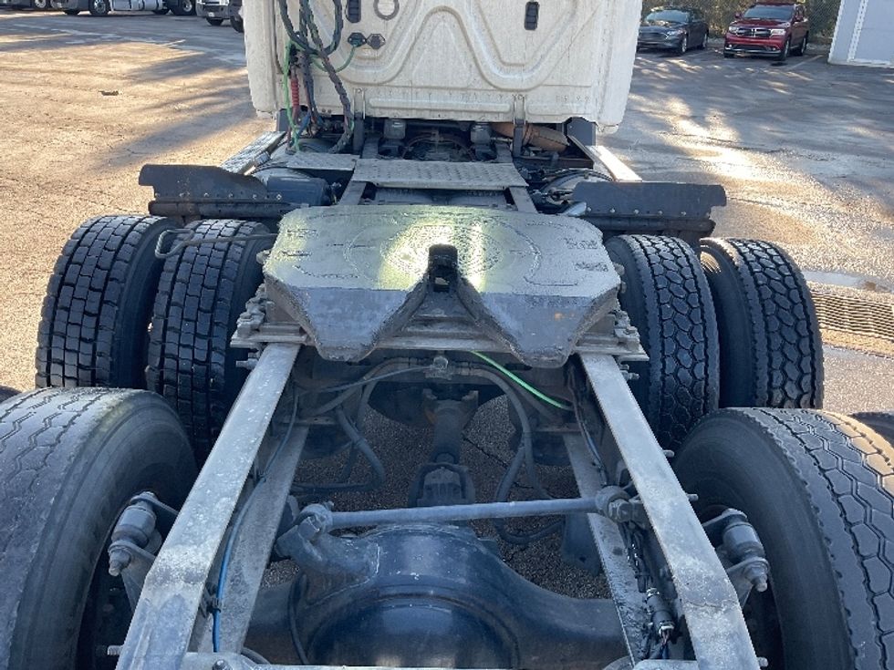 Day Cab Tractor-Heavy Duty Tractors-Freightliner-2019-T11664ST-Perrysburg-OH-415,912\n\t\tmiles-$ 45,000 - Image 6