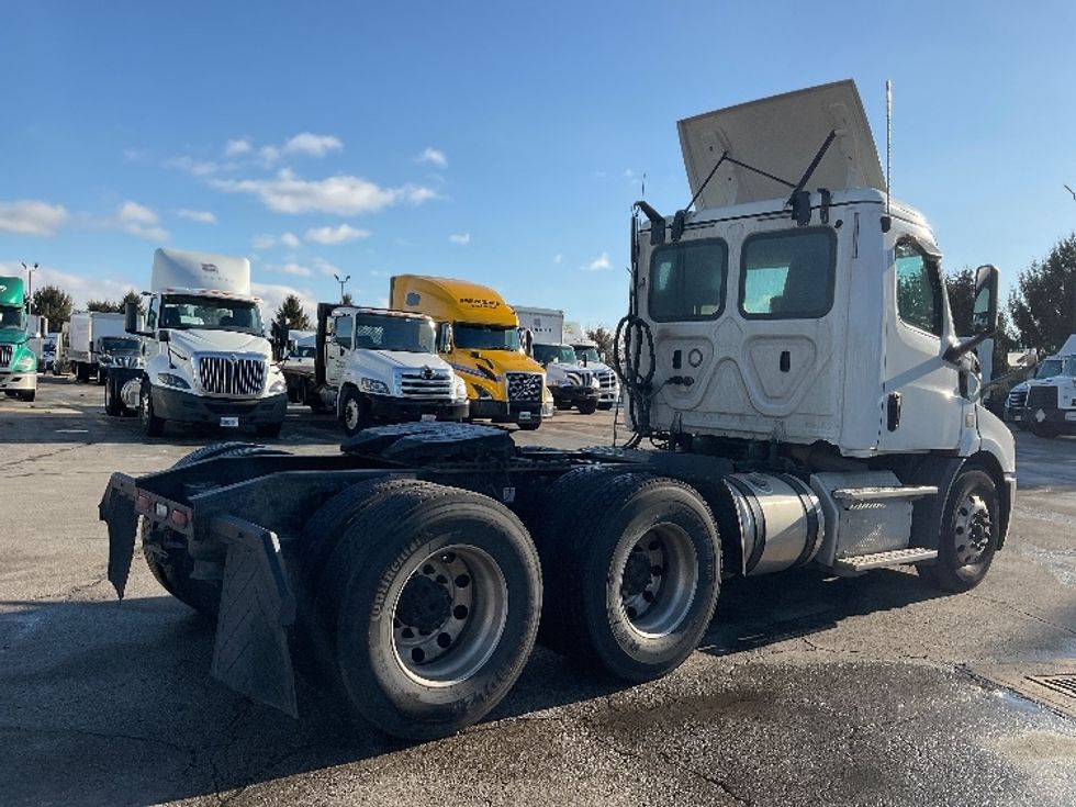 Day Cab Tractor-Heavy Duty Tractors-Freightliner-2019-T11664ST-Perrysburg-OH-415,912\n\t\tmiles-$ 45,000 - Image 7