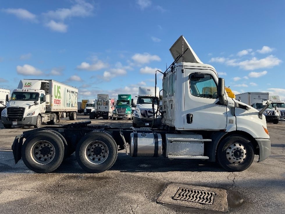 Day Cab Tractor-Heavy Duty Tractors-Freightliner-2019-T11664ST-Perrysburg-OH-415,912\n\t\tmiles-$ 45,000 - Image 8