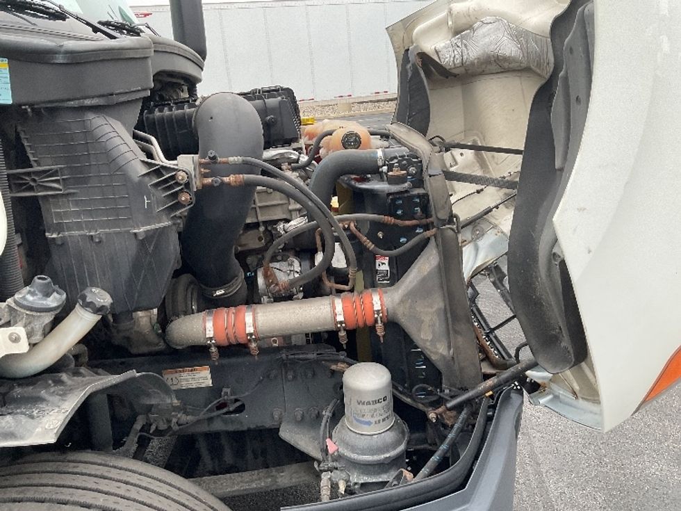 Day Cab Tractor-Heavy Duty Tractors-Freightliner-2019-T11664ST-Perrysburg-OH-420,000\n\t\tmiles-$ 49,000 - Image 15