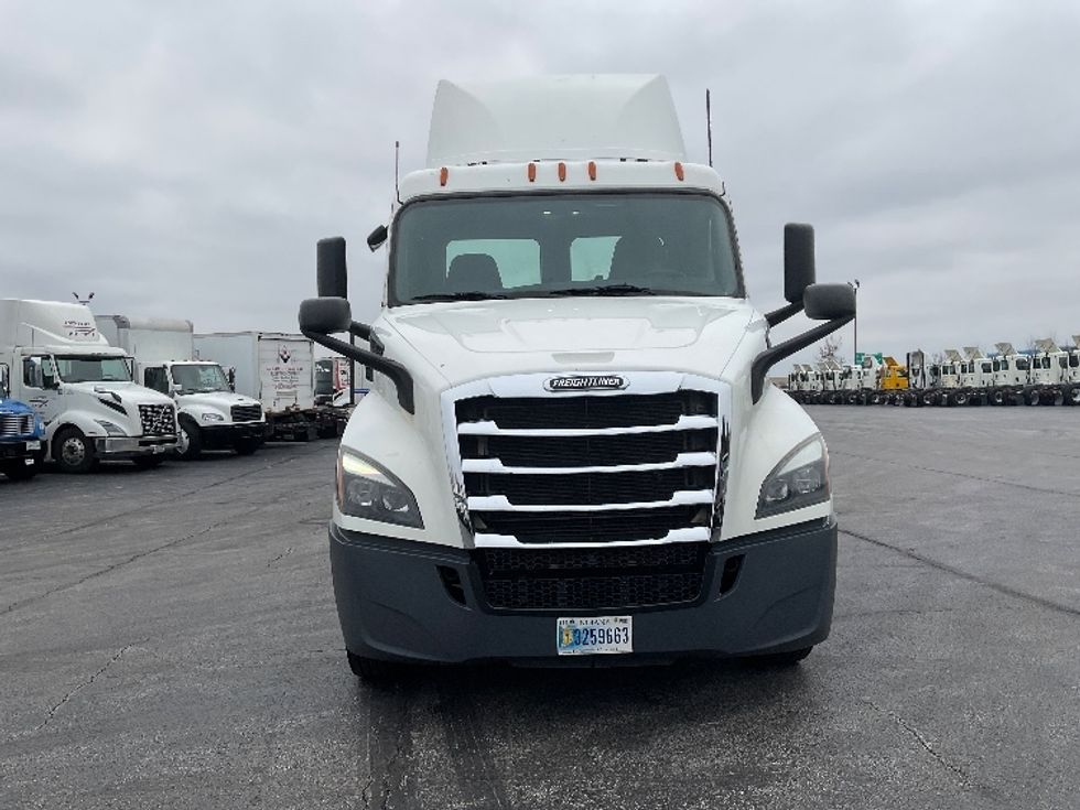 Day Cab Tractor-Heavy Duty Tractors-Freightliner-2019-T11664ST-Perrysburg-OH-420,000\n\t\tmiles-$ 49,000 - Image 2