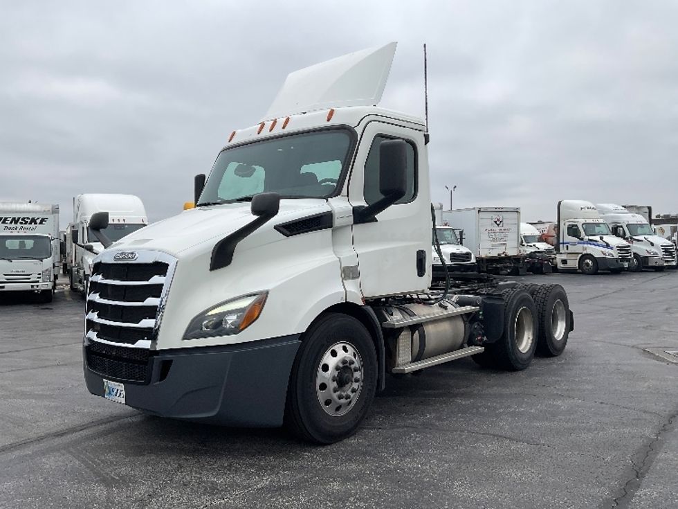 Day Cab Tractor-Heavy Duty Tractors-Freightliner-2019-T11664ST-Perrysburg-OH-420,000\n\t\tmiles-$ 49,000 - Image 3