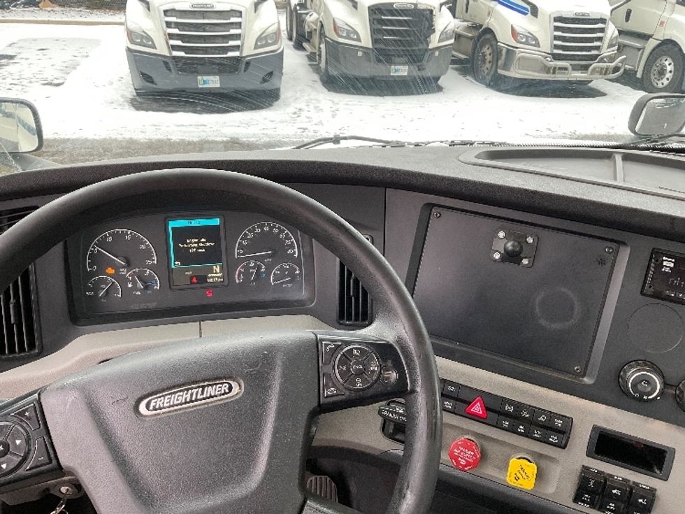 Day Cab Tractor-Heavy Duty Tractors-Freightliner-2019-T11664ST-Perrysburg-OH-455,075\n\t\tmiles-$ 44,000 - Image 11