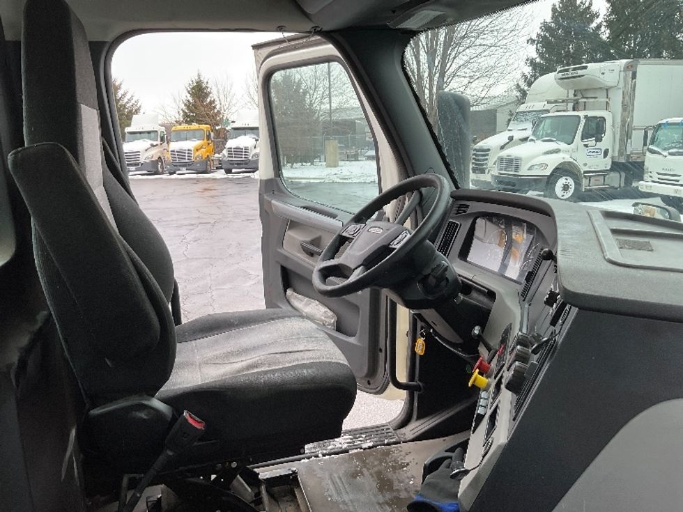 Day Cab Tractor-Heavy Duty Tractors-Freightliner-2019-T11664ST-Perrysburg-OH-455,075\n\t\tmiles-$ 44,000 - Image 14