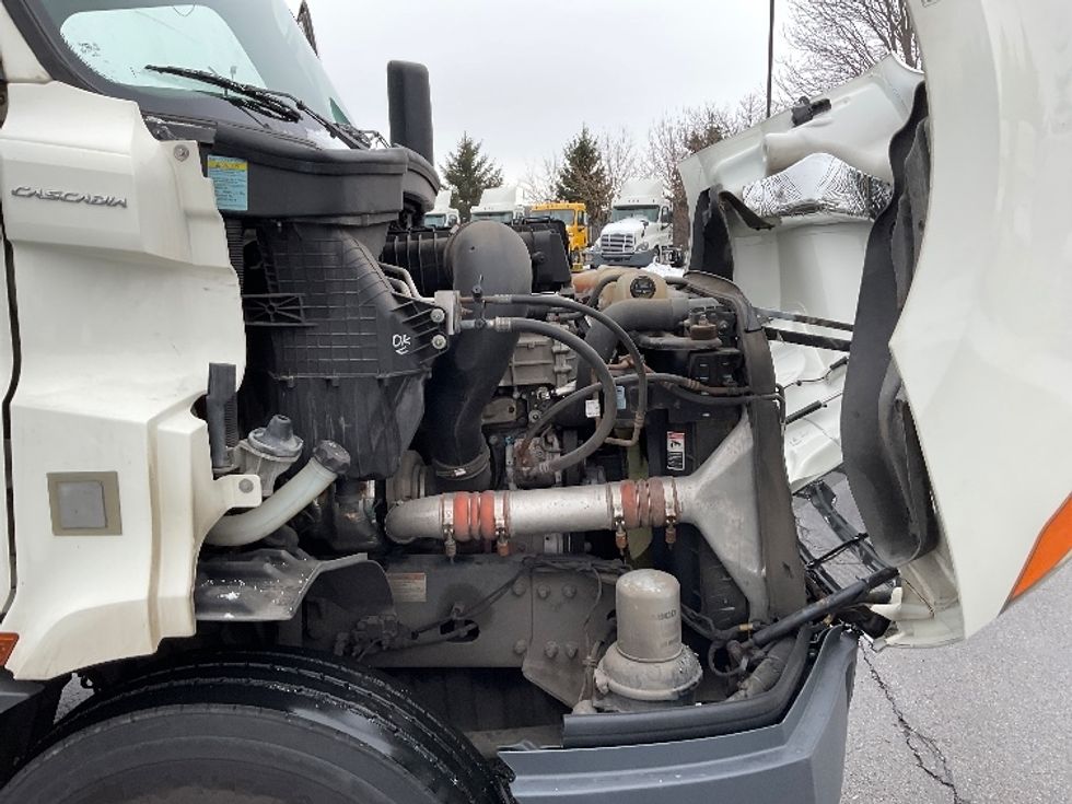 Day Cab Tractor-Heavy Duty Tractors-Freightliner-2019-T11664ST-Perrysburg-OH-455,075\n\t\tmiles-$ 44,000 - Image 15