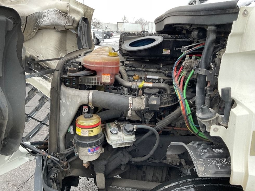 Day Cab Tractor-Heavy Duty Tractors-Freightliner-2019-T11664ST-Perrysburg-OH-455,075\n\t\tmiles-$ 44,000 - Image 16