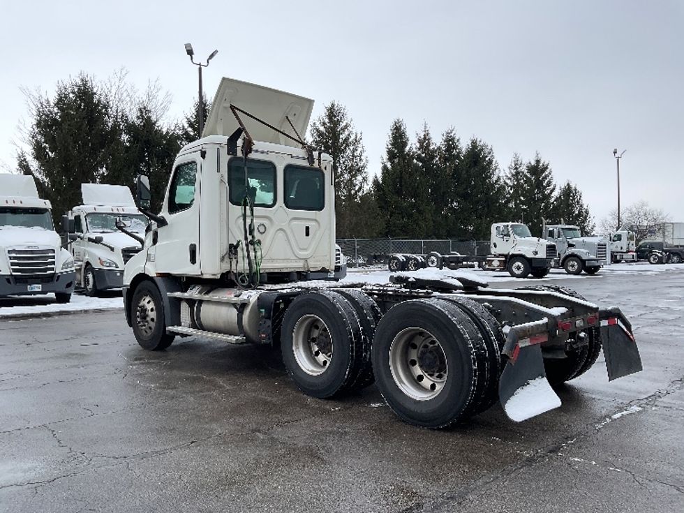 Day Cab Tractor-Heavy Duty Tractors-Freightliner-2019-T11664ST-Perrysburg-OH-455,075\n\t\tmiles-$ 44,000 - Image 5