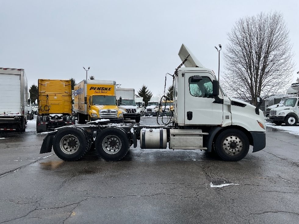 Day Cab Tractor-Heavy Duty Tractors-Freightliner-2019-T11664ST-Perrysburg-OH-455,075\n\t\tmiles-$ 44,000 - Image 8