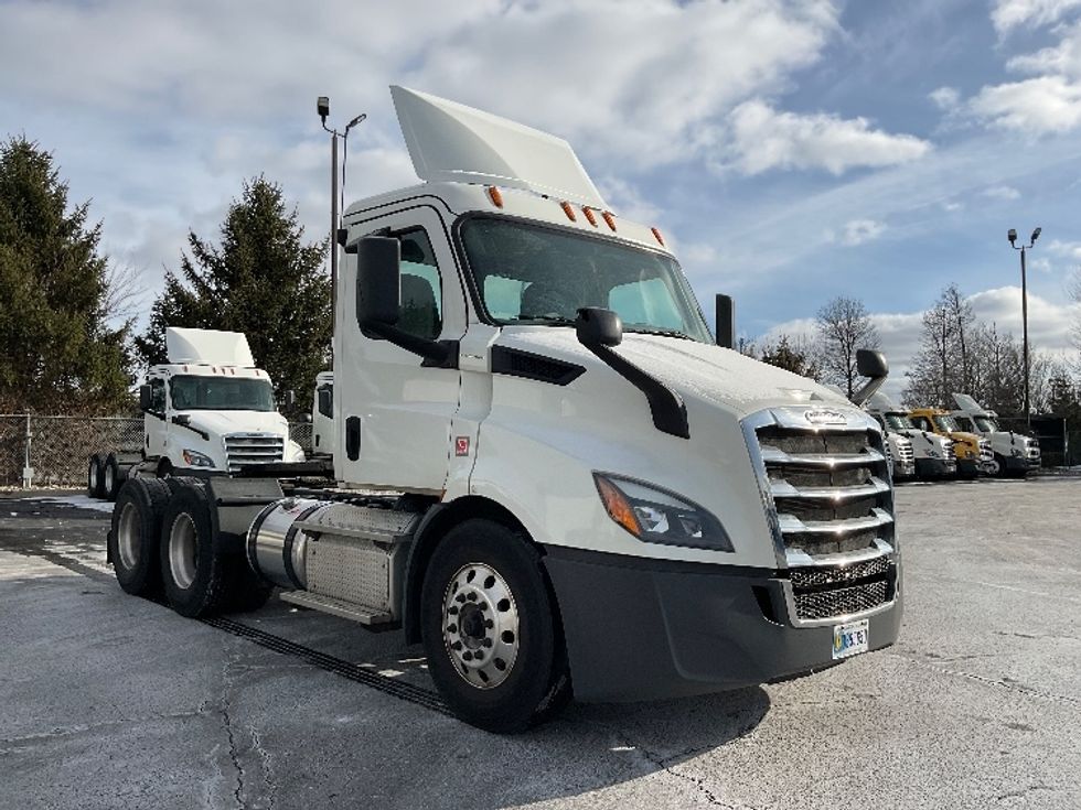 Day Cab Tractor-Heavy Duty Tractors-Freightliner-2019-T11664ST-Perrysburg-OH-462,869\n\t\tmiles-$ 45,500 - Image 1
